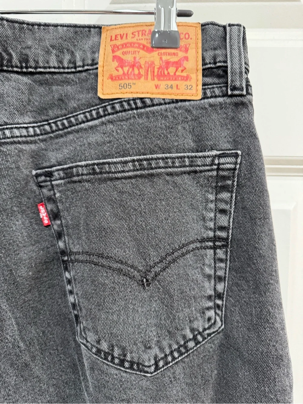 Levi's 505 Men’s Regular Fit Jean Size 34 x 32 Medium Gray Wash Straight Leg